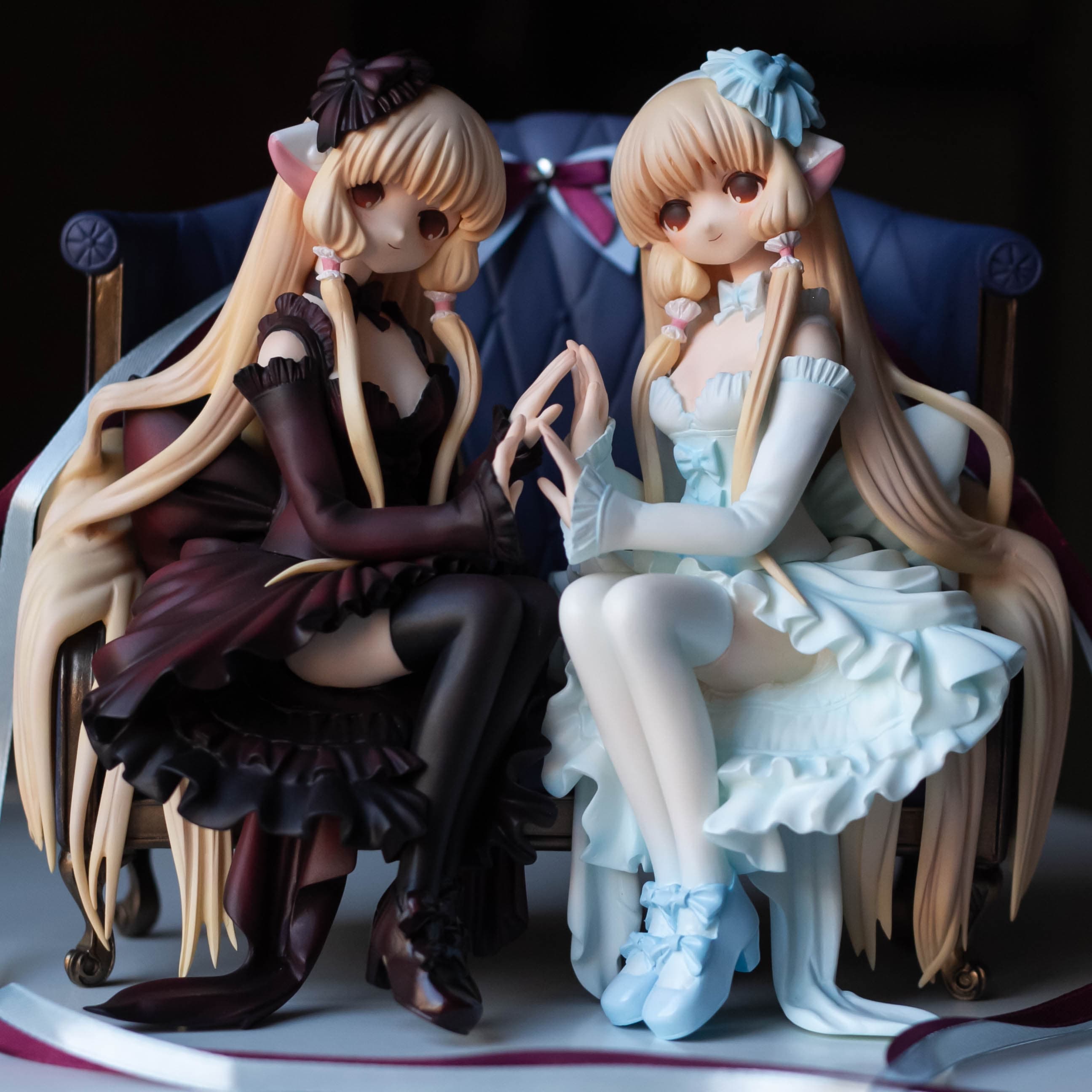 Elda and Freya sitting on sofa